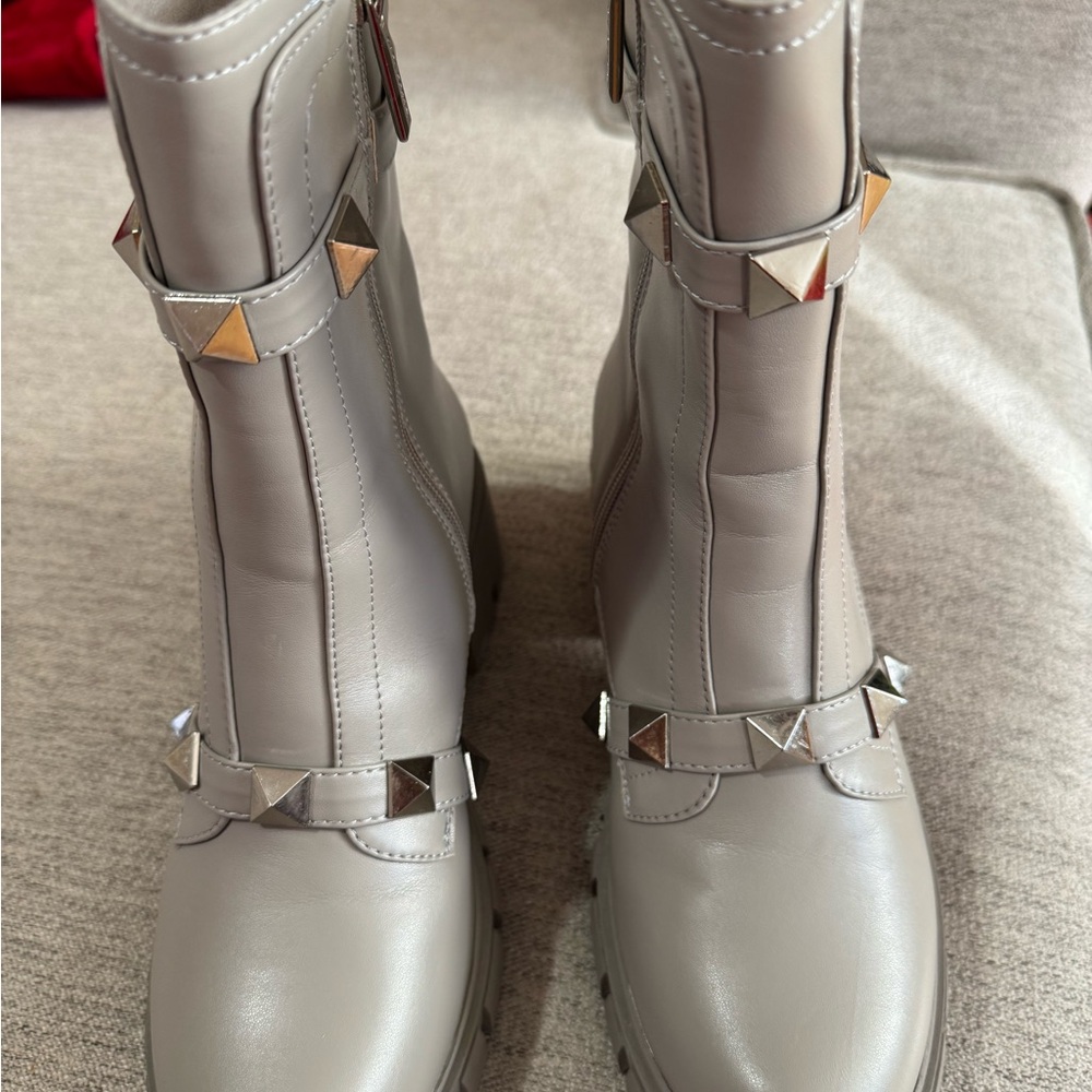 Cape Robbin Remember Your comfort Gray Studded Combat Boots